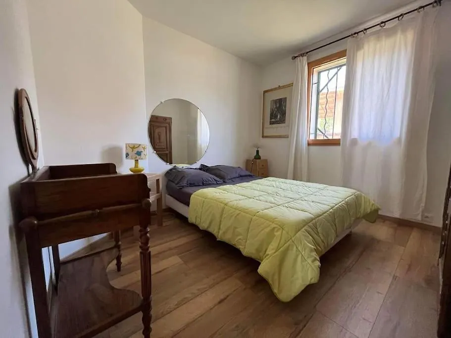 Cosy Sun-Drenched Home, 5 Min Walk To レ・ヴァン ヴィラ