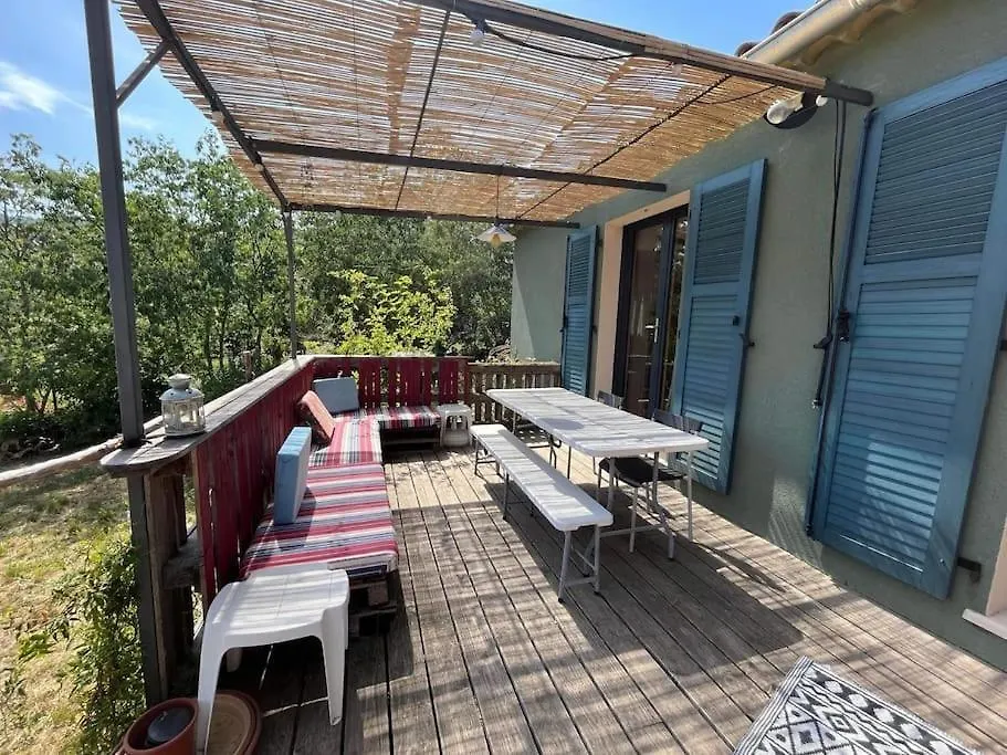 Cosy Sun-Drenched Home, 5 Min Walk To レ・ヴァン