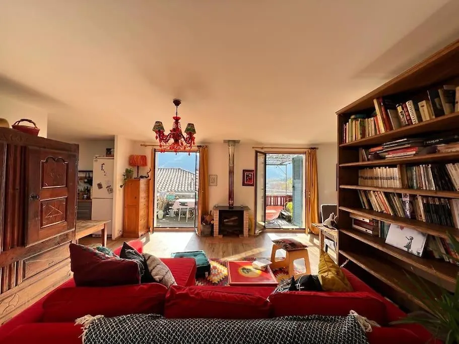 Cosy Sun-Drenched Home, 5 Min Walk To レ・ヴァン